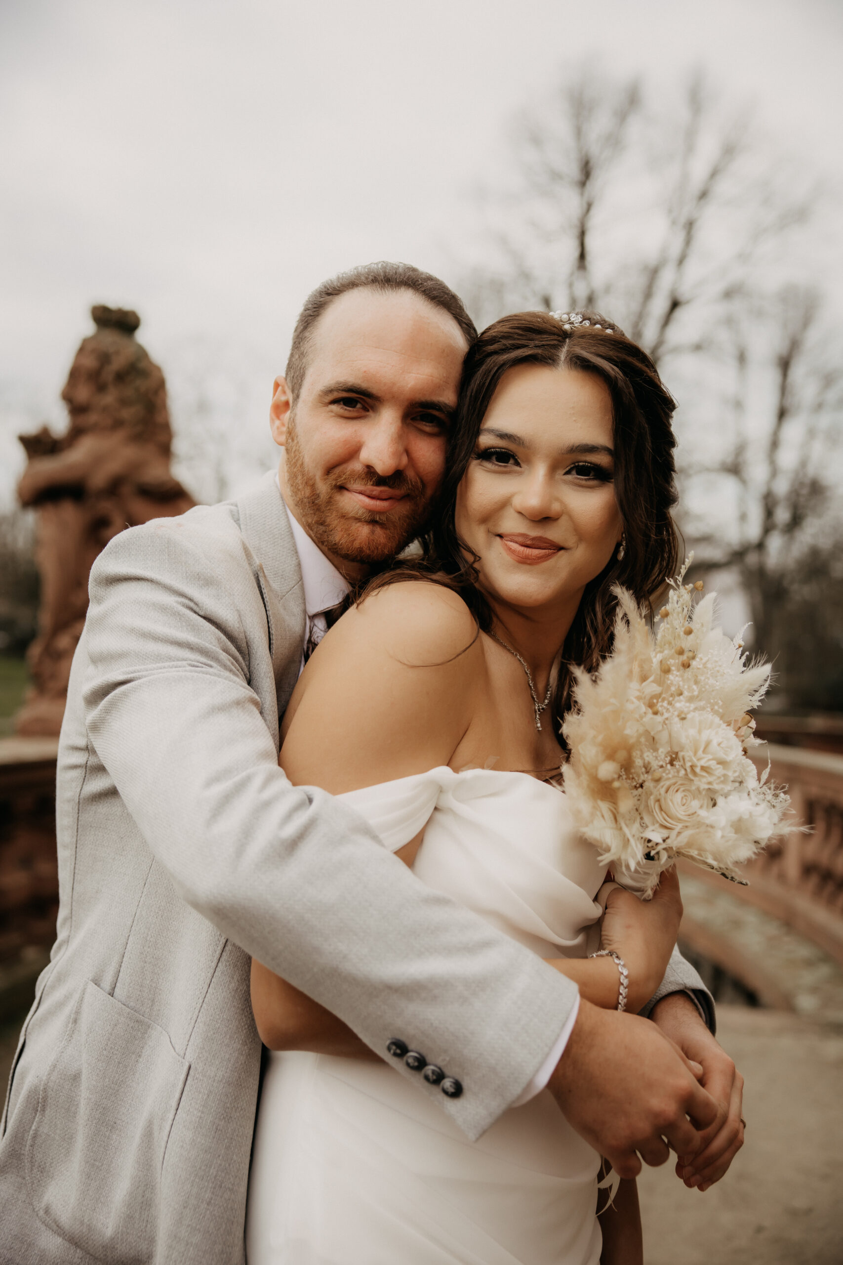 Hochzeit Schloss Philippsruhe Hanau Brautpaar Draußen