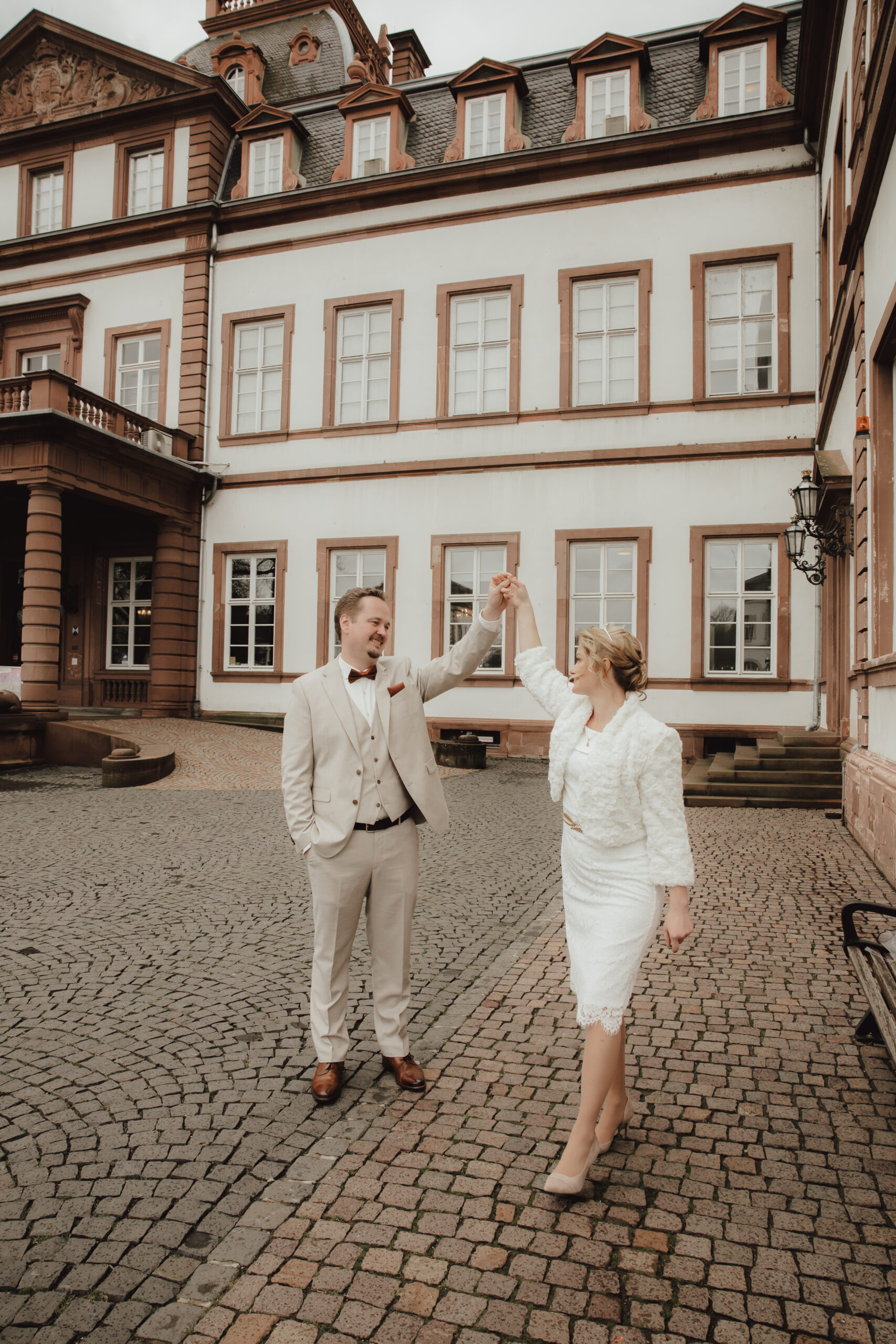 Hochzeitsfotografie Schloss Philippsruhe Hanau Brautpaar tanzen