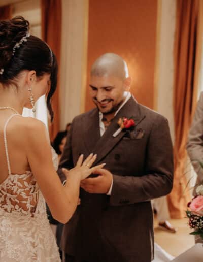 Ringtausch bei einer deutsch-persischen Hochzeit in der Villa Rothschild Königstein